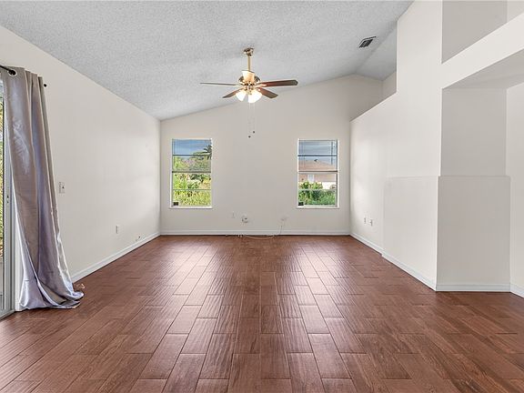 5th image of 1521 Barber St