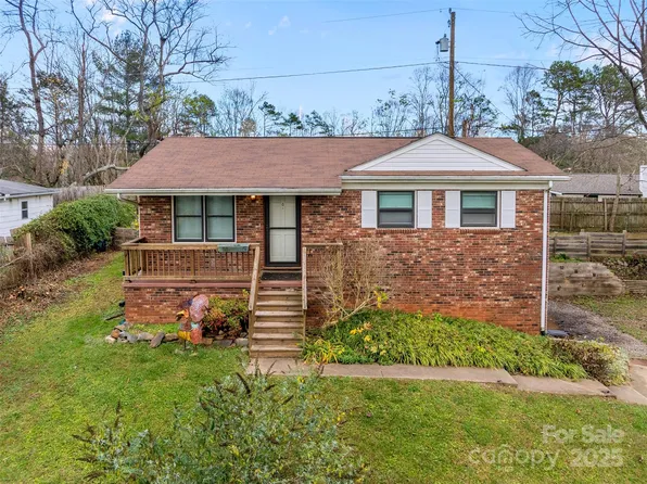 4 Nina St, Woodfin, NC 28804