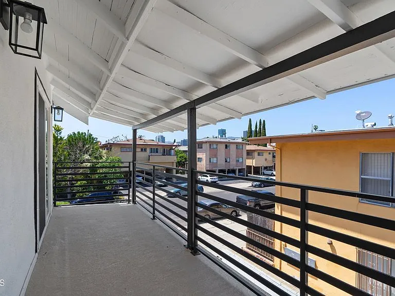 1206 Tamarind Ave — Photo 32