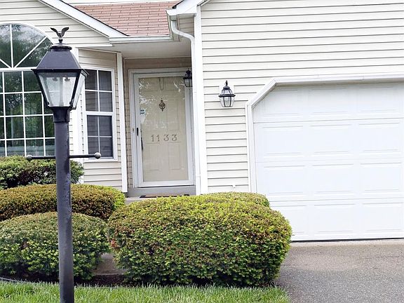 2nd image of 1133 Lantern Creek Ct