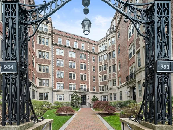 984 Memorial Dr APT 304, Cambridge, MA 02138