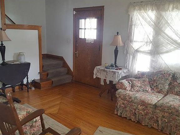4th image of 556 Hazelwood Ave SE