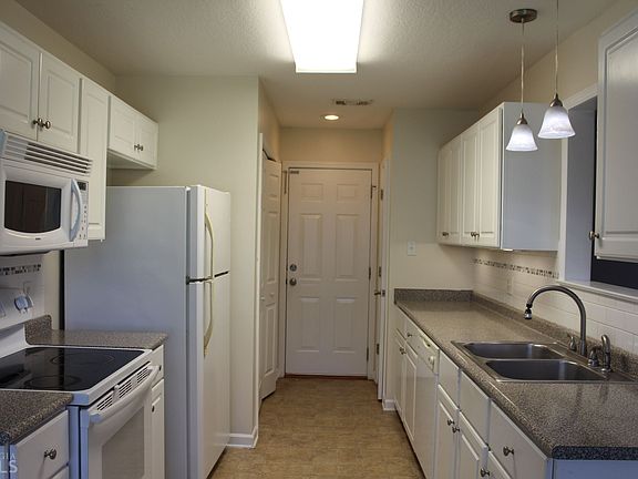 4th image of 9022 Whispering Pines Blvd