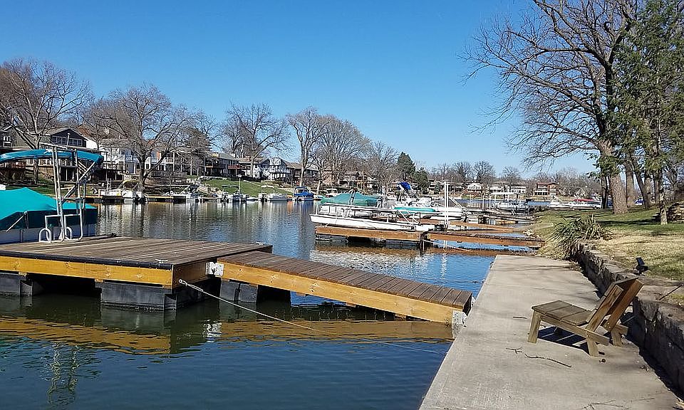 2nd image of 925 NW South Shore Dr