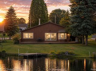 3680 Kingsway Dr, Highland, MI 48356