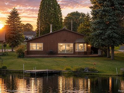 3680 Kingsway Dr, Highland, MI, 48356