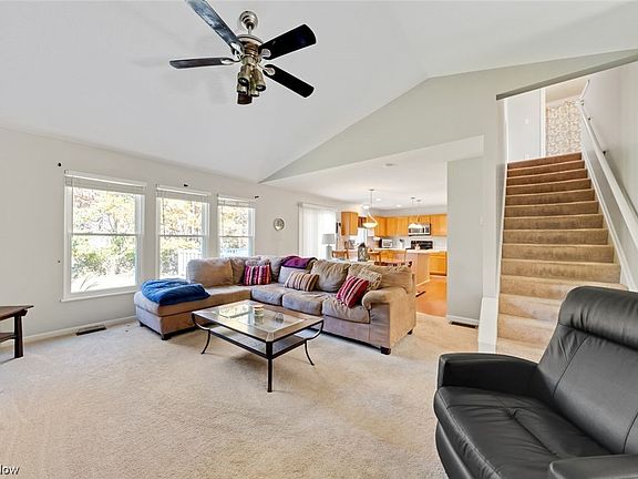 5th image of 440 Canterbury Ln