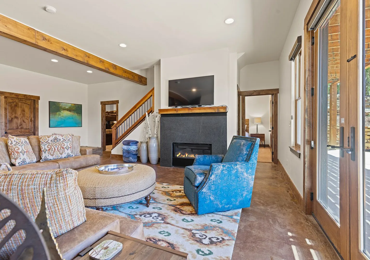 Luxury 5 Bedroom and 4 Bath on 5 Acres Available for Holiday Season! 1 to 2 Month Term. — Photo 3