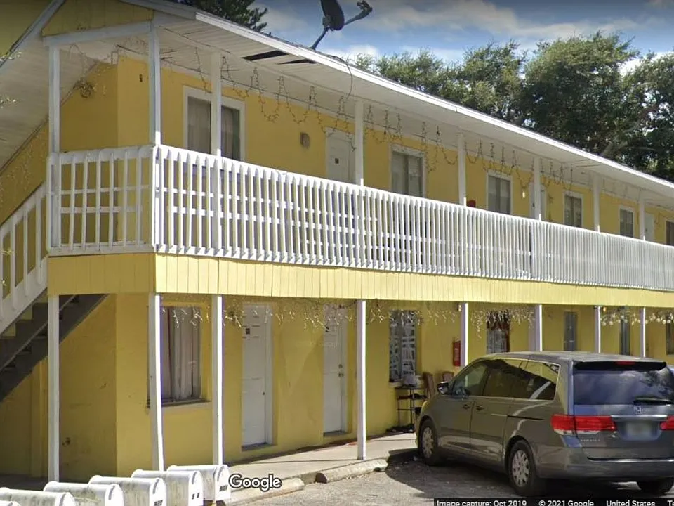 929 33rd Ave W