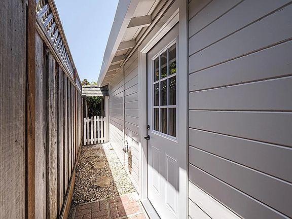 4th image of 4305B Portola Dr #B