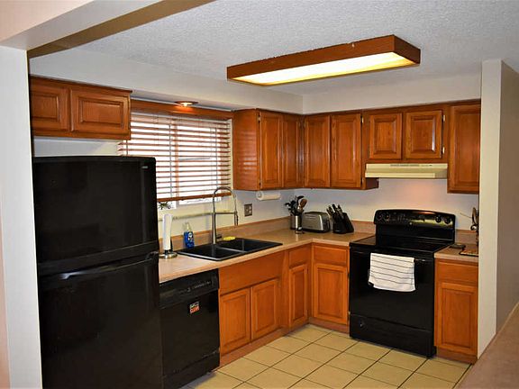 3rd image of 340 Schyler Way