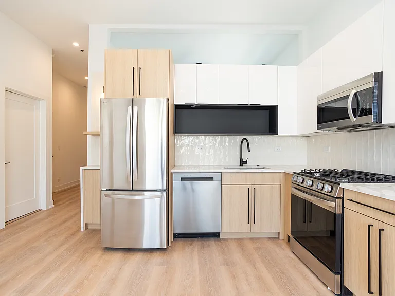 2042 W Irving Park — Photo 31