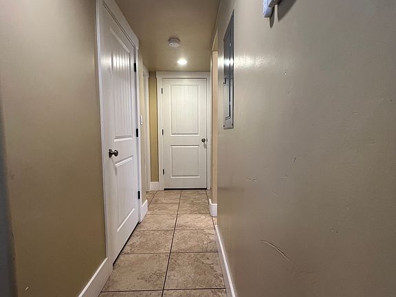 3rd image of 140 E 300 S APT 202