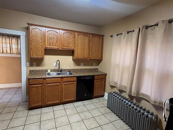 2nd image of 2046 Roanoke St