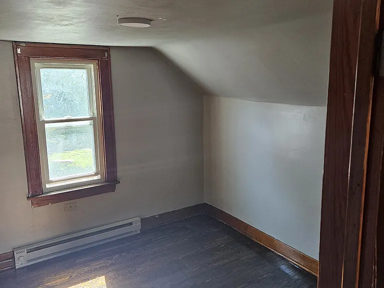 534 Engle St — Photo 8