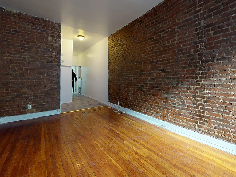137 E 30th St #1A — Photo 3