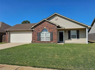 41 W Fairlane Dr, Sapulpa, OK 74066