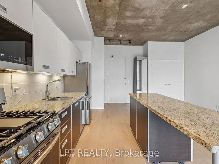 60 Bathurst St #507 — Photo 15