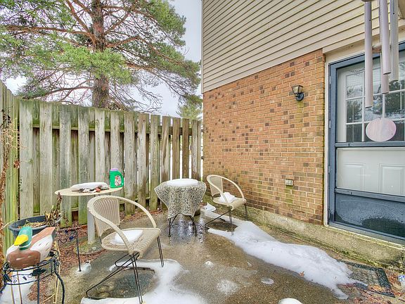 5th image of 4233 Briarwood Dr APT 3