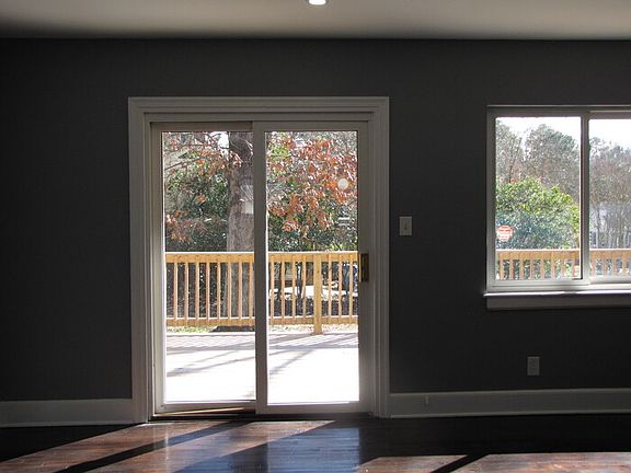 4th image of 410 Pekoe Ave
