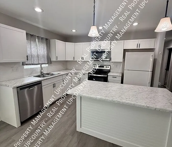 499 Textile Rd — Photo 4