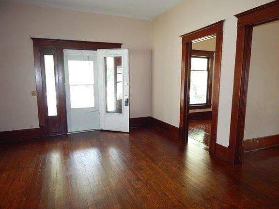 3rd image of 519 S Elizabeth Ave