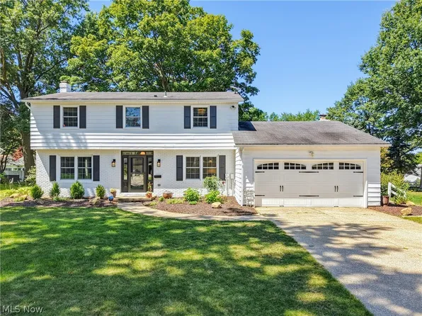 222 High Point Dr, Wadsworth, OH 44281