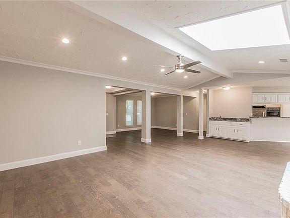 3rd image of 2405 Fairview Dr