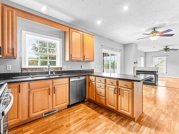 3rd image of 1018 Autumn Ave