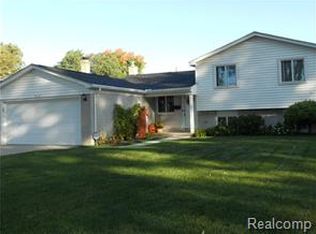 8737 Dill Dr, Sterling Heights, MI 48312