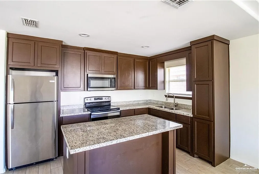 2 bed, 2.0 bath, 950 sqft, $1,100 — Photo 3