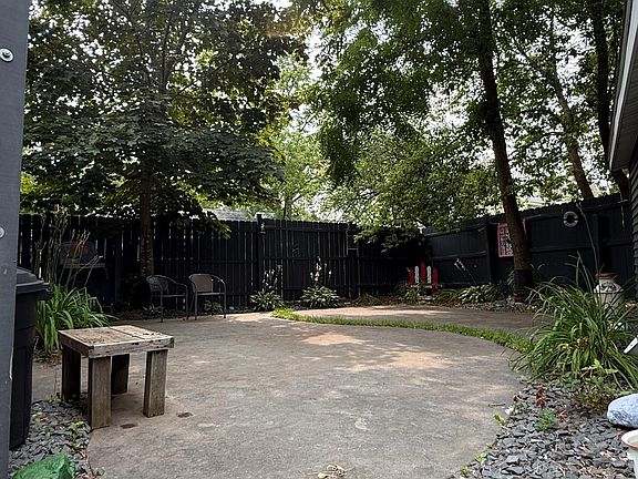 2nd image of 906 Scribner St