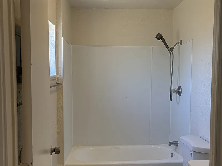 1115 Holly Ave #C — Photo 8