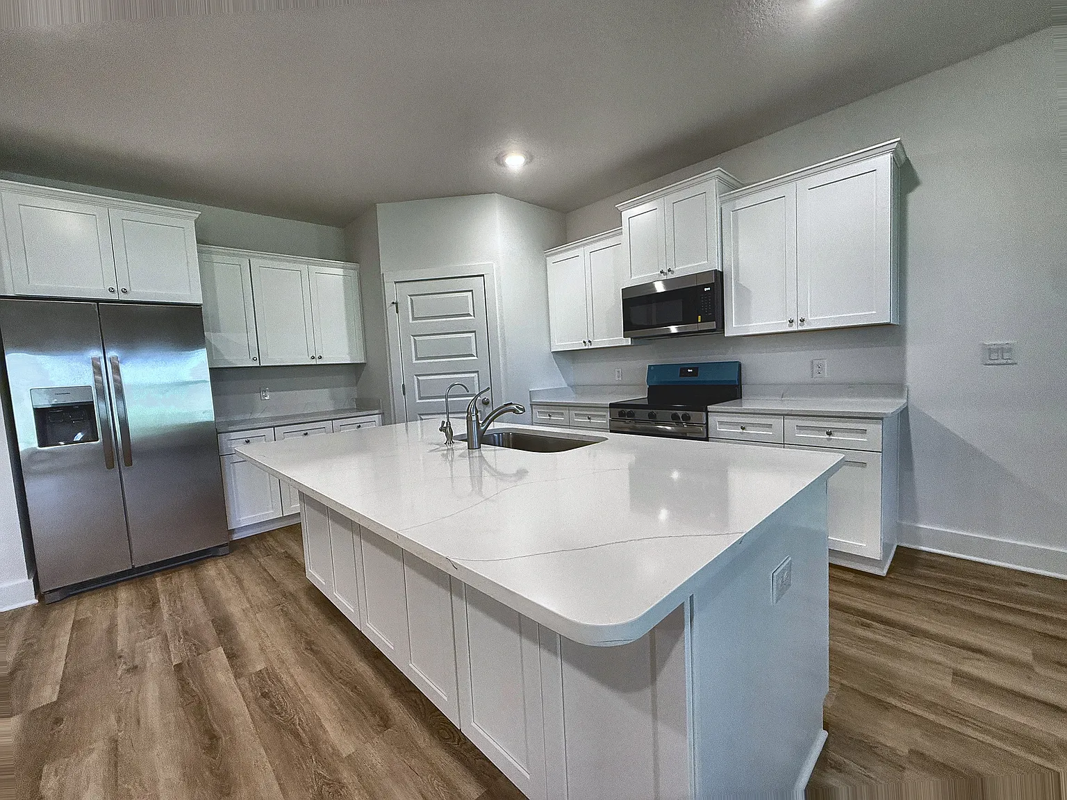 4 bed, 2044 sqft, $3,100 — Photo 3