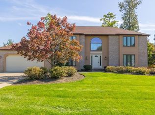 399 Leverett Ln, Highland Heights, OH 44143