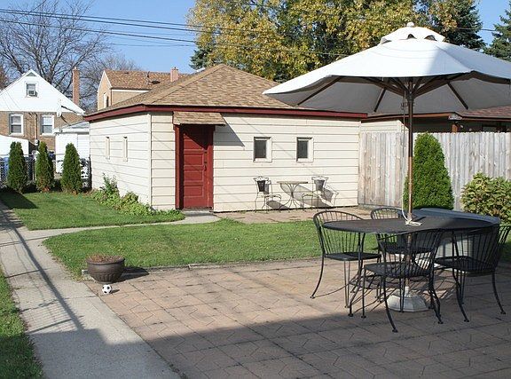 2nd image of 10918 S Avenue C