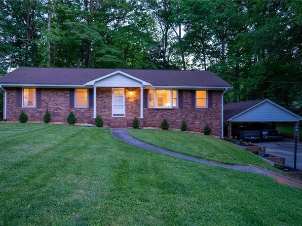6140 Hollow Wood Ct, Winston Salem, NC 27104