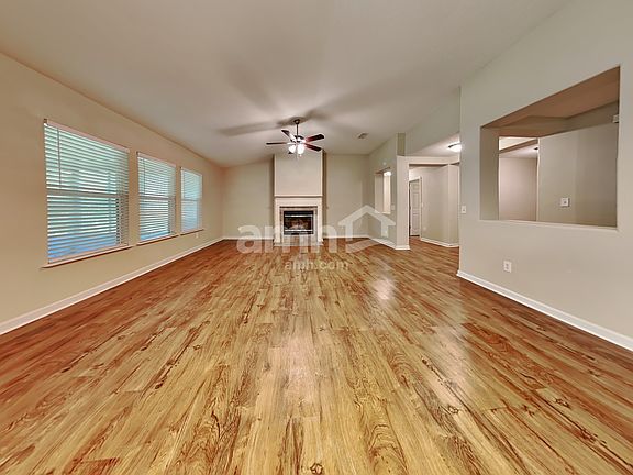 3rd image of 625 Mackenzie Cir