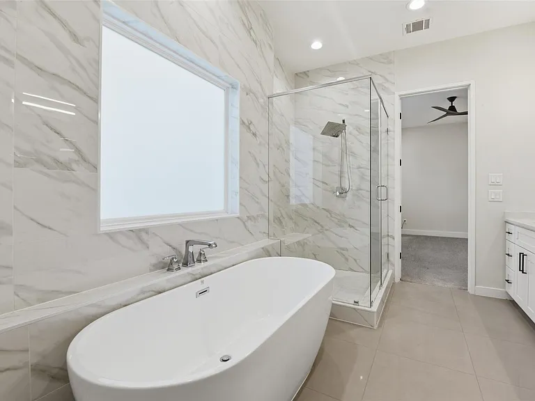2204 Lou Ellen Ln — Photo 32