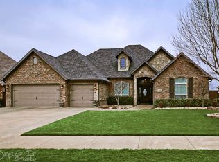 1002 SW Edinburgh Ave, Bentonville, AR 72713