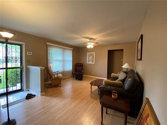 5th image of 11240 Moores Cir