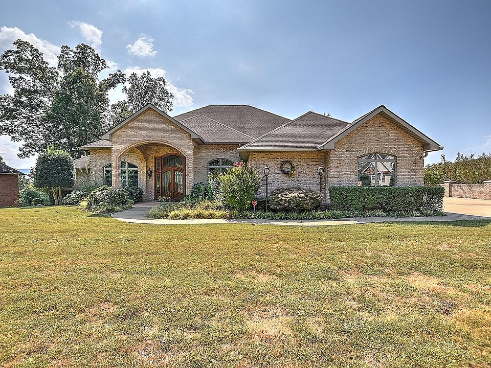 1st image of 300 Golf Trace Dr #B