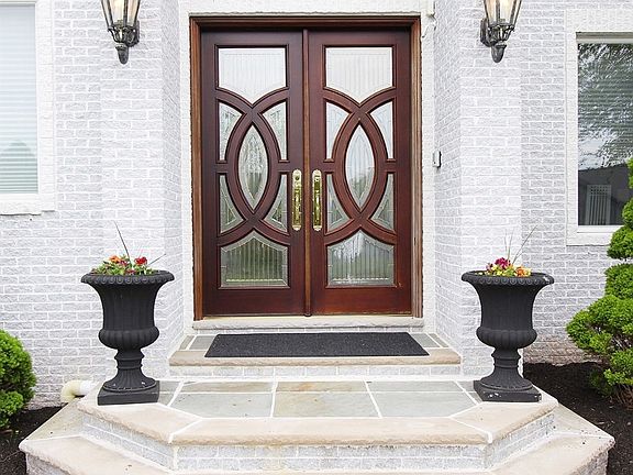 2nd image of 8 Dogwood Dr