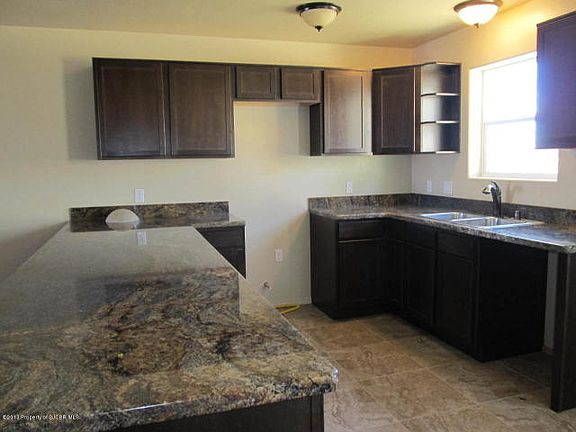 Kitchen, breakfast bar