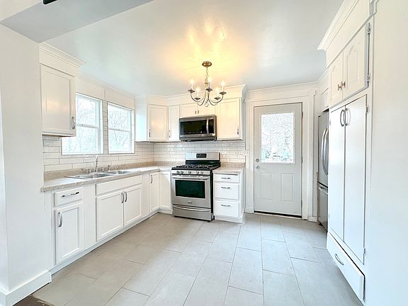 4th image of 2740 Elisha Ave