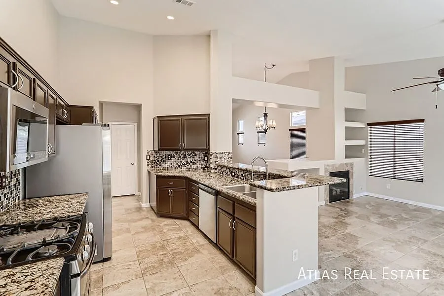 2 Weeks Free Rent If Moved In By 8/31/2026! Gorgeous Single Story Home With 3-Bedrooms Near South... — Photo 2