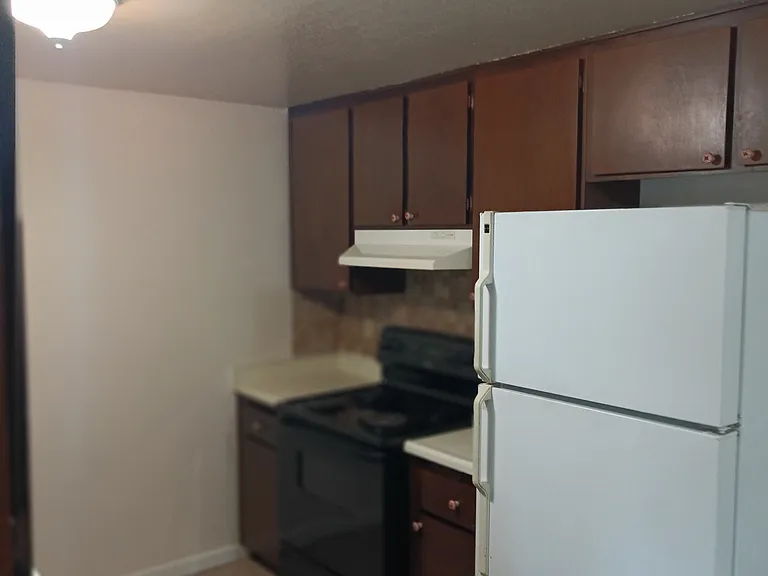 1108 Menlo Dr — Photo 7