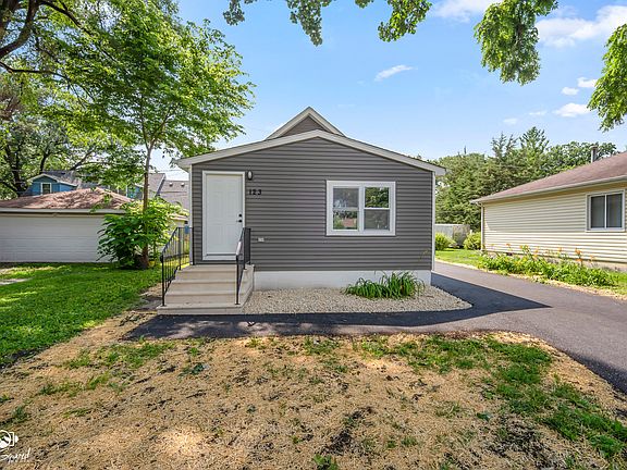 2nd image of 123 Picnic St