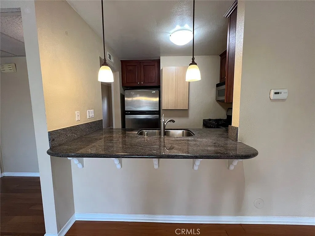 1 bed, 500 sqft, $2,400 — Photo 3