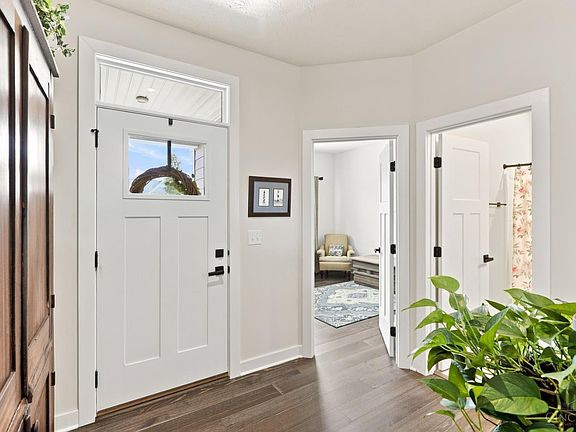 3rd image of 1128 Clover Field Dr
